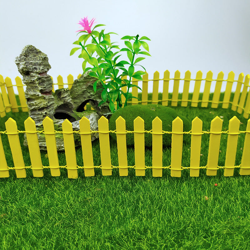 Mini Wooden Fence, Green 5x90 cm